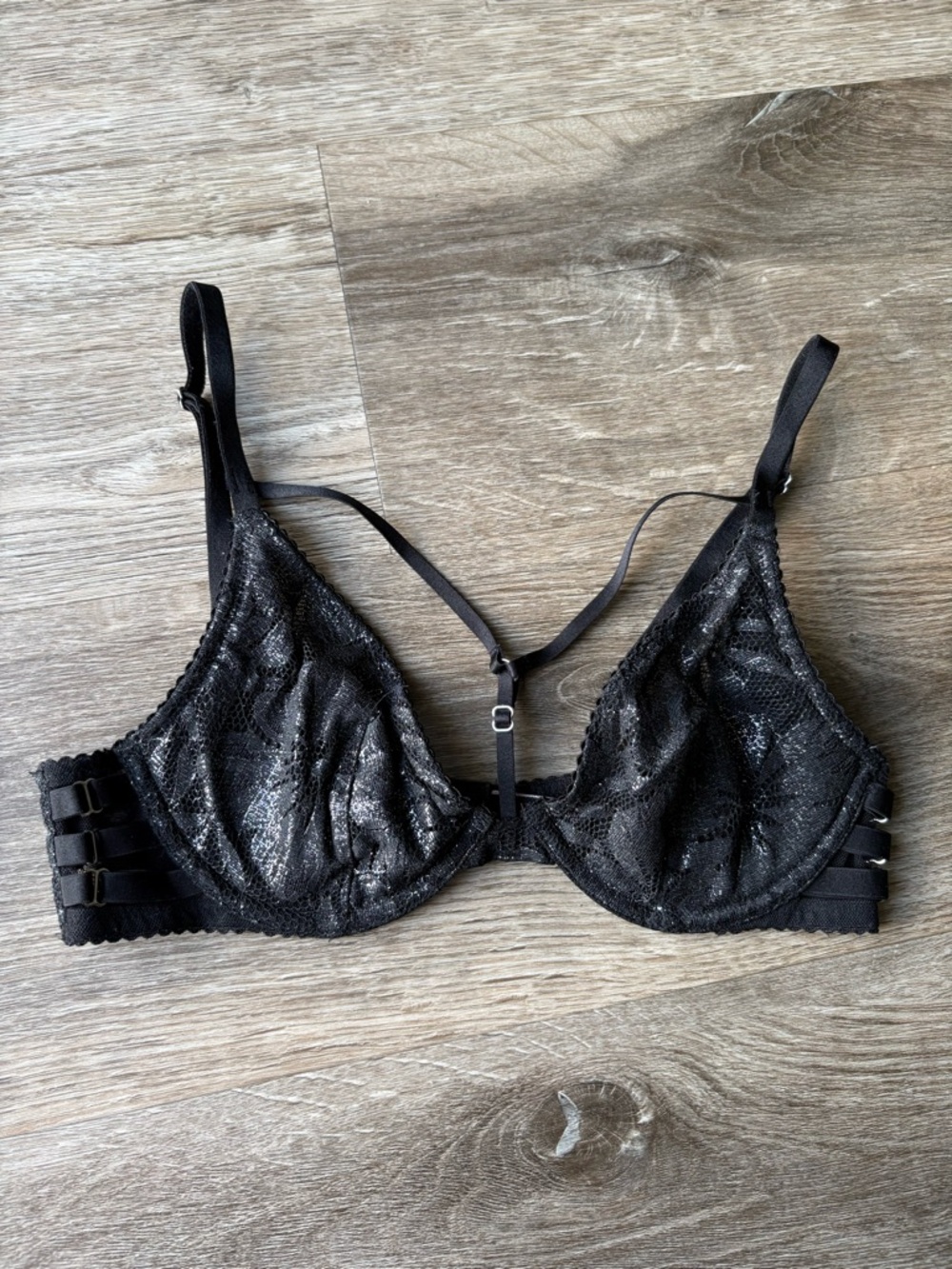 Victoria's Secret Black Lace Underwire Bra Very Sexy Unlined Plunge Strappy 32B